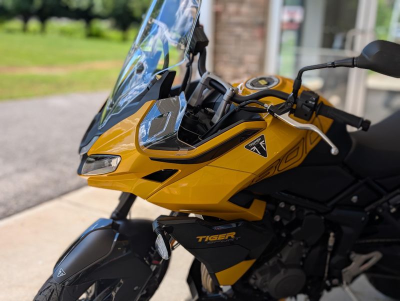 New 2026 Triumph Tiger Sport 800 Image 2