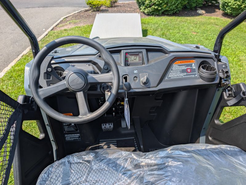 2025 Honda PIONEER 520Image 3