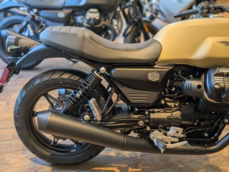 New 2027 Moto Guzzi V7 STONE Image 4