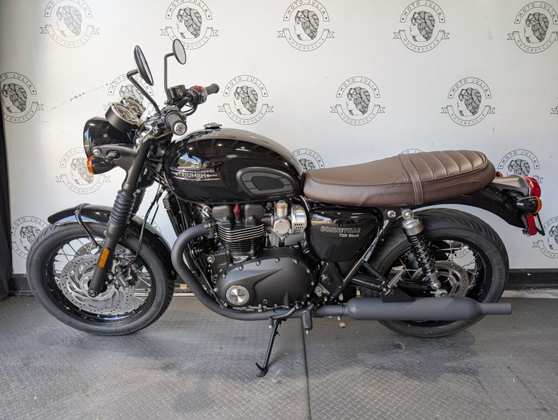 2025 Triumph BONNEVILLE T120 BLACK 