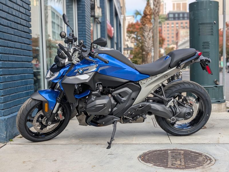 New 2026 BMW R1300R 