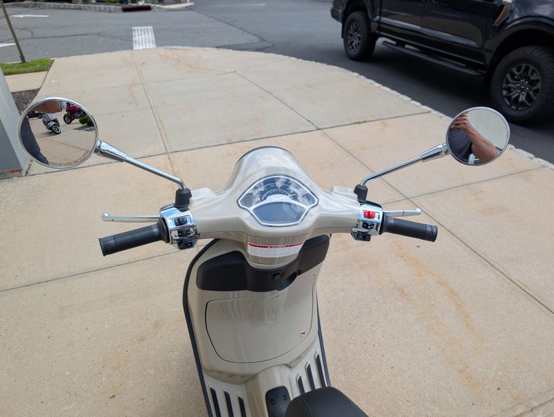 2024 Vespa PRIMAVERA 50 SPORTImage 3