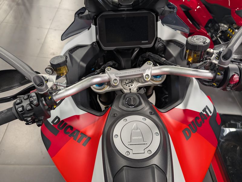 2025 Ducati MULTISTRADA V4 RSImage 3