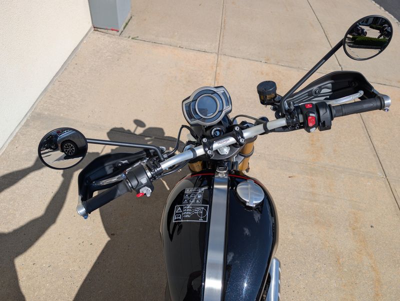 2025 Triumph SCRAMBLER 1200 XEImage 3
