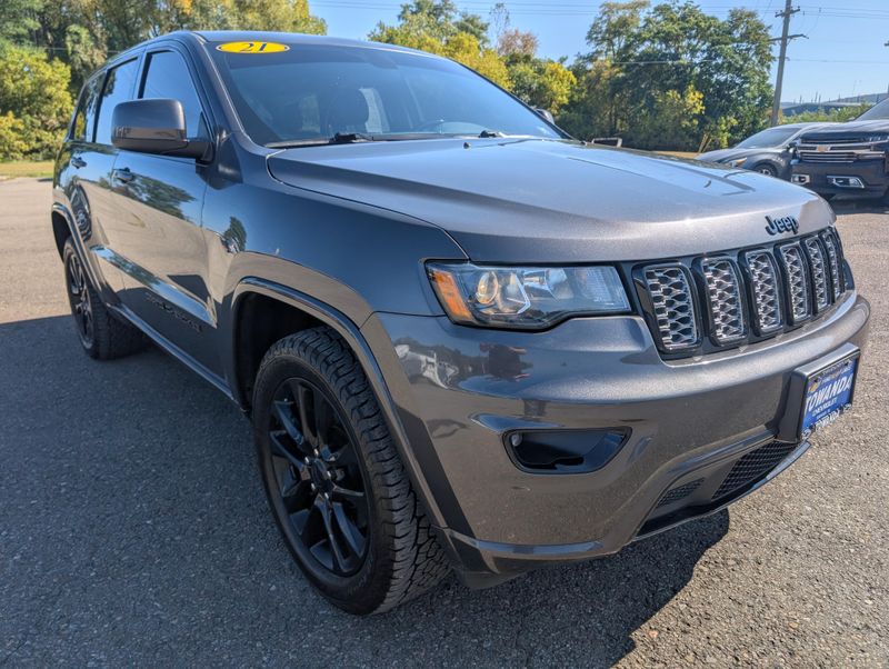 2021 Jeep Grand Cherokee Laredo X photo 3
