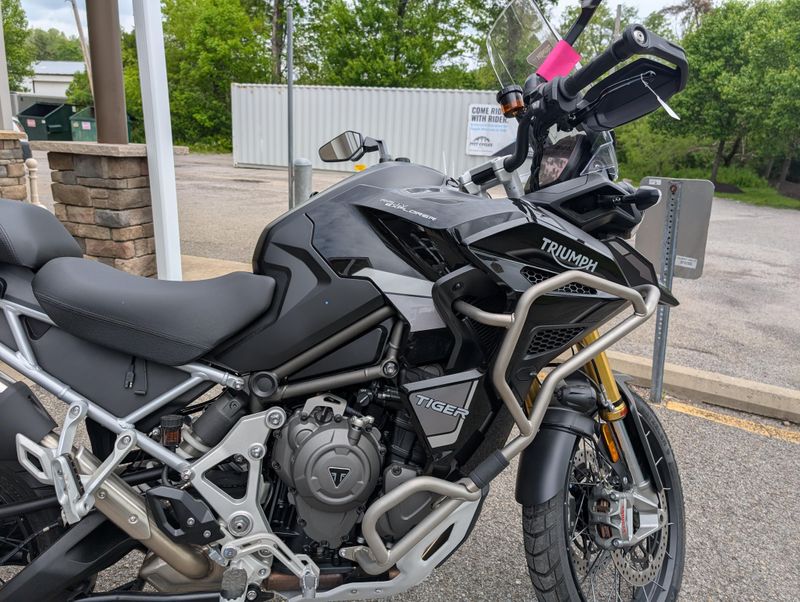 2023 Triumph Tiger 900 in a SANDSTONE exterior color. Pitt Cycles (724) 779-1901 pixelmotiondemo.com 