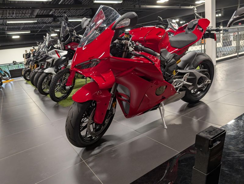 2026 Ducati PANIGALE V4Image 2