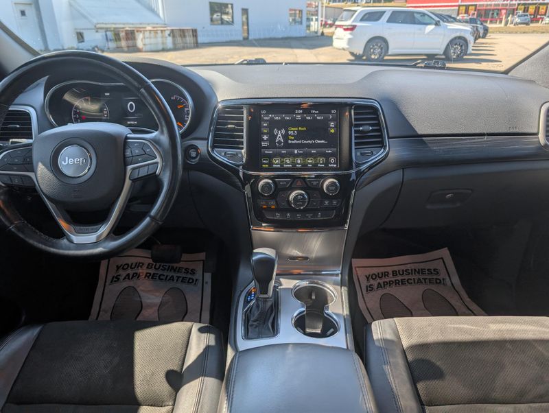 2021 Jeep Grand Cherokee Laredo X photo 12