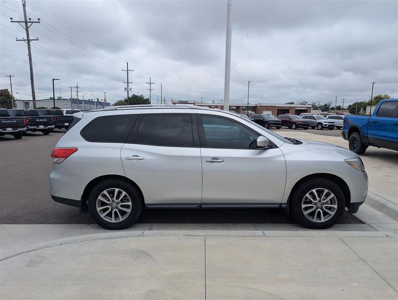 2013 Nissan Pathfinder SV photo 6