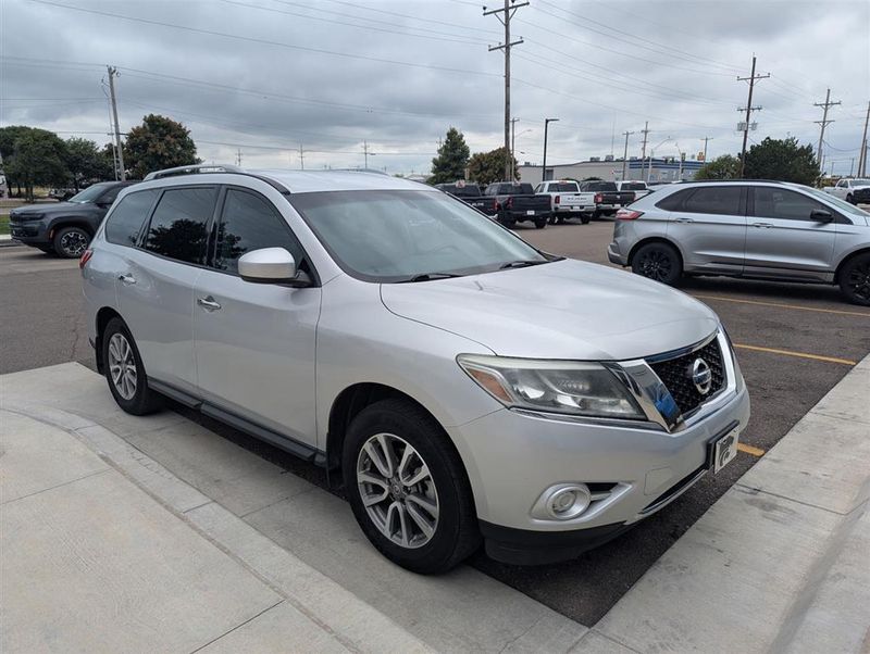 2013 Nissan Pathfinder SV photo 7