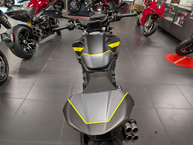 2026 Ducati DIAVEL V4Image 3