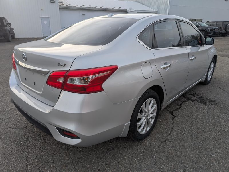 2018 Nissan Sentra SV photo 4