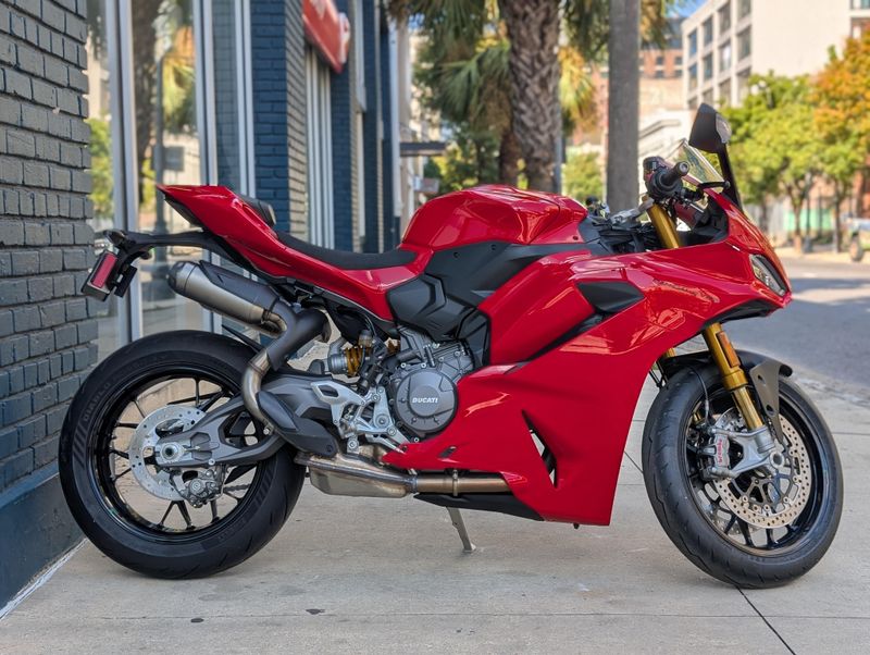 New 2026 Ducati PANIGALE V2S 