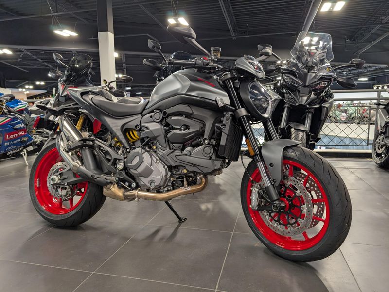 2025 Ducati MONSTER PLUSImage 3
