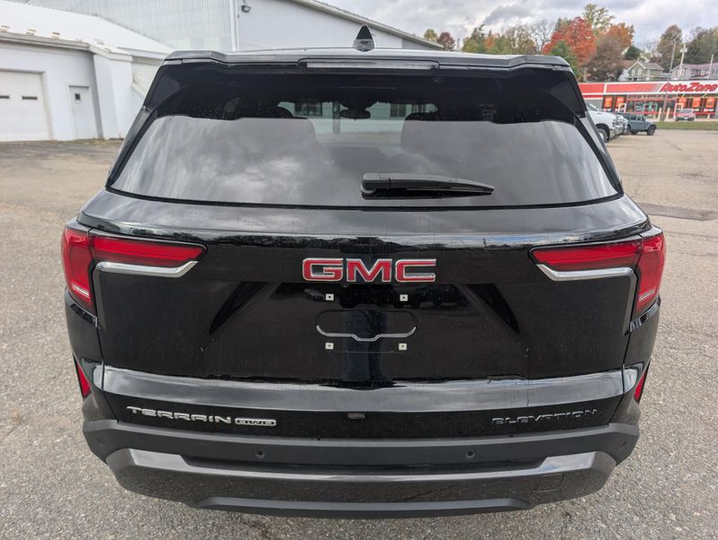 Used 2025 GMC Terrain Elevation