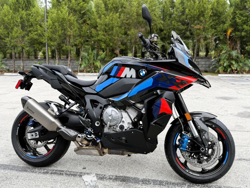 2025 BMW M 1000 XR Competition 
