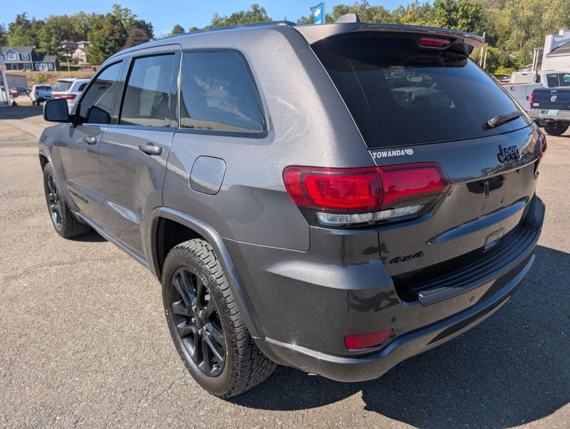2021 Jeep Grand Cherokee Laredo X photo 6