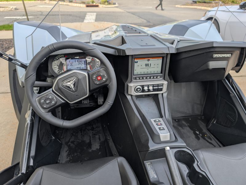 2024 Polaris SLINGSHOT SL AUTODRIVEImage 3