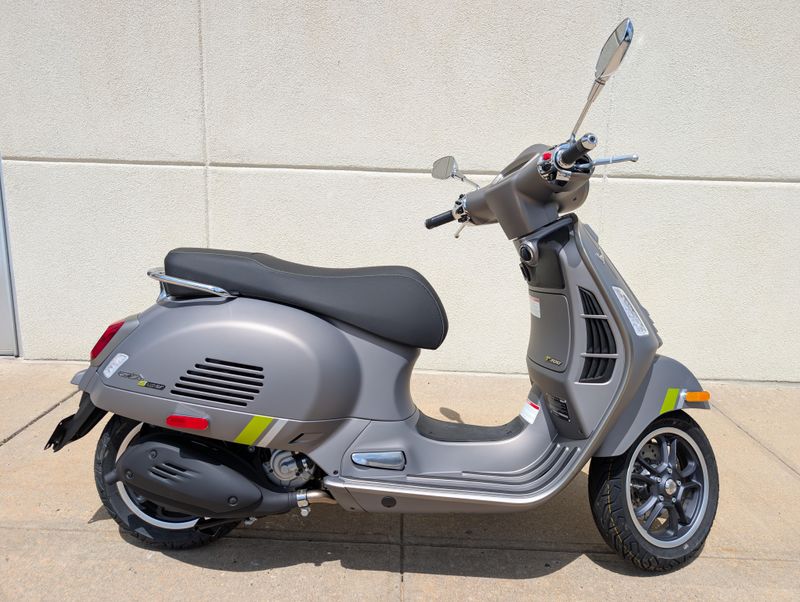 2024 Vespa GTS SUPERTECH 300Image 2