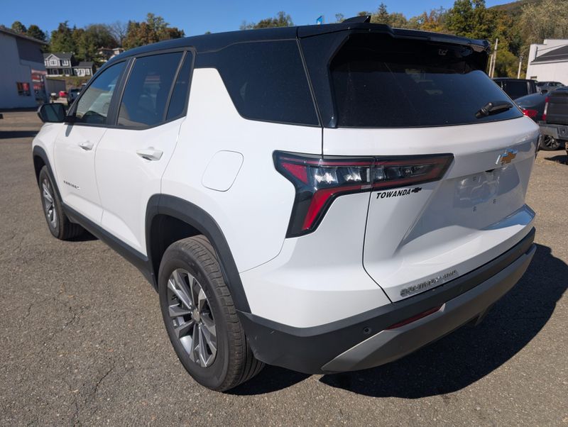 2025 Chevrolet Equinox LT photo 4