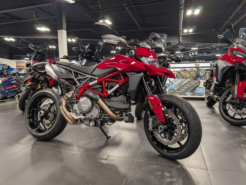 2025 Ducati HYPERMOTARD 950Image 3