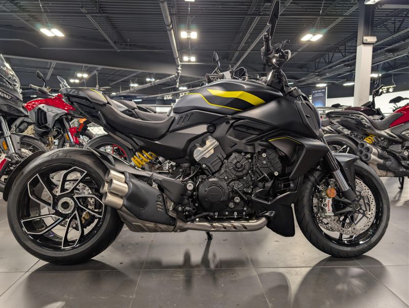 2026 Ducati DIAVEL V4Image 2