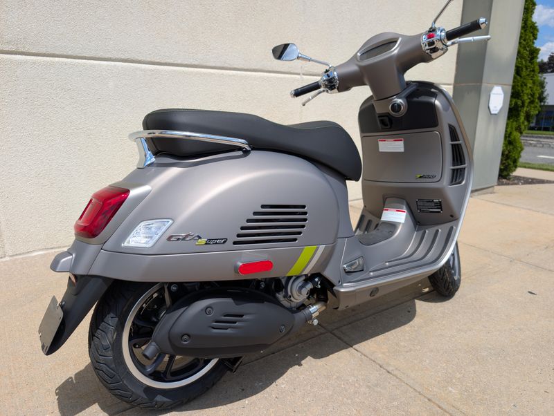 2024 Vespa GTS SUPERTECH 300Image 3