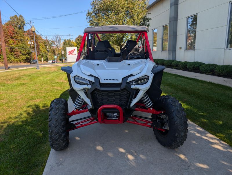 2024 Honda TALON 1000R 4  FOX Live ValveImage 3