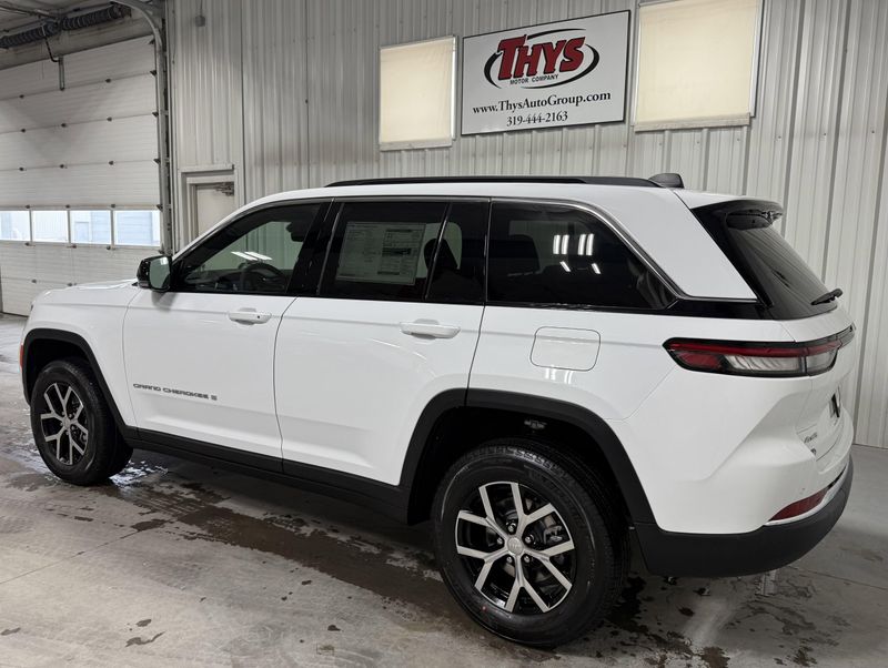 New 2025 Jeep Grand Cherokee Limited 4x4Image 17