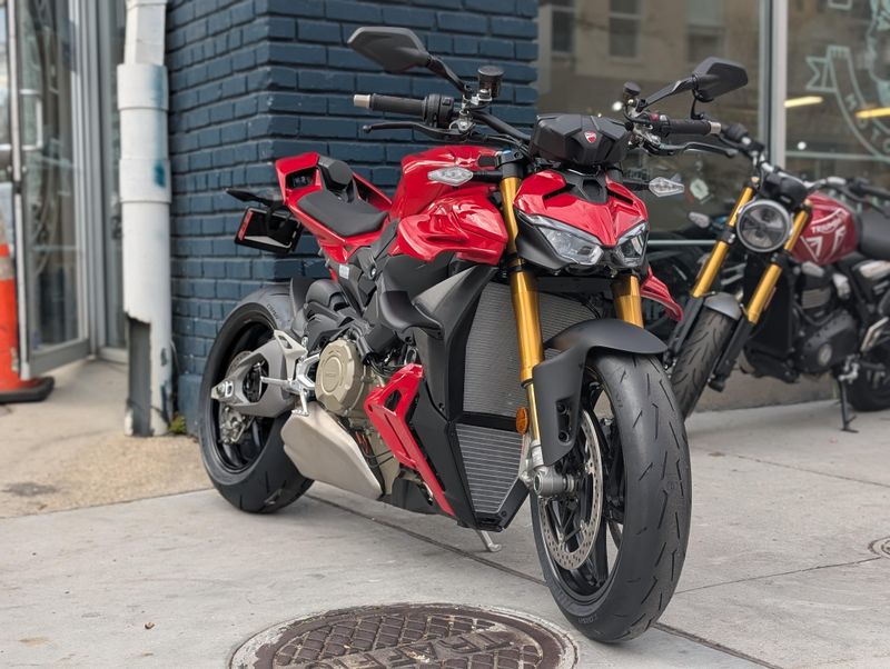 New 2026 Ducati STREETFIGHTER V4S 