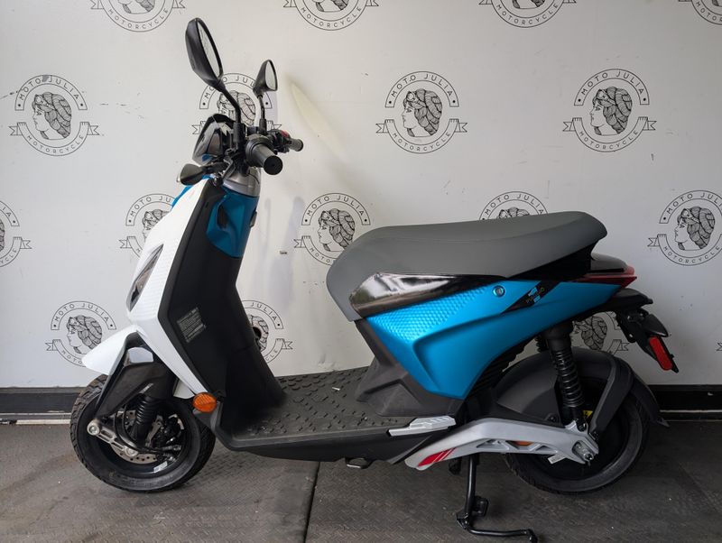 New 2022 PIAGGIO 1 ACTIVE 
