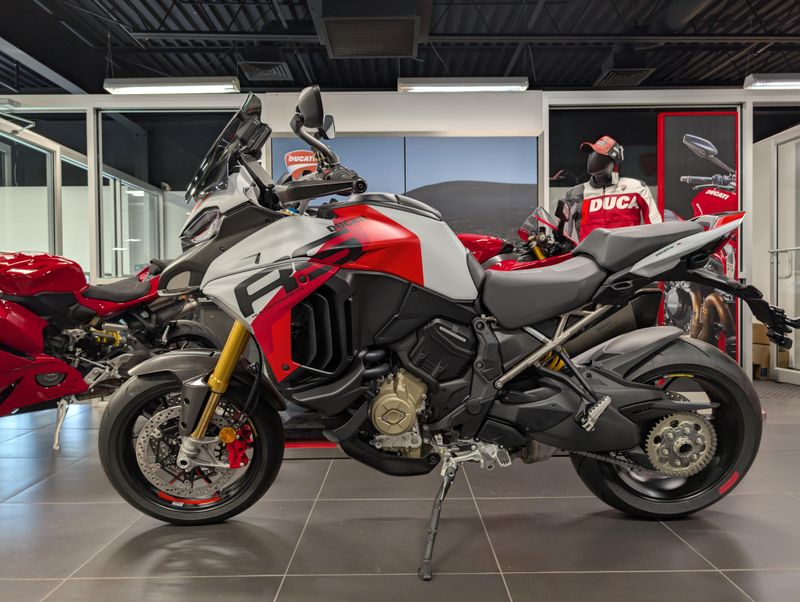 2025 Ducati MULTISTRADA V4 RSImage 2