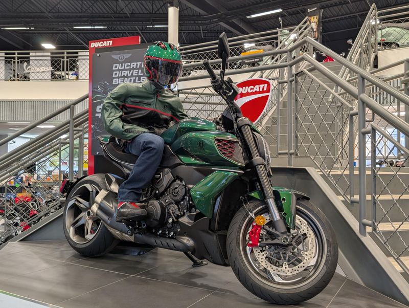 2024 Ducati DIAVEL V4 BENTLEYImage 1