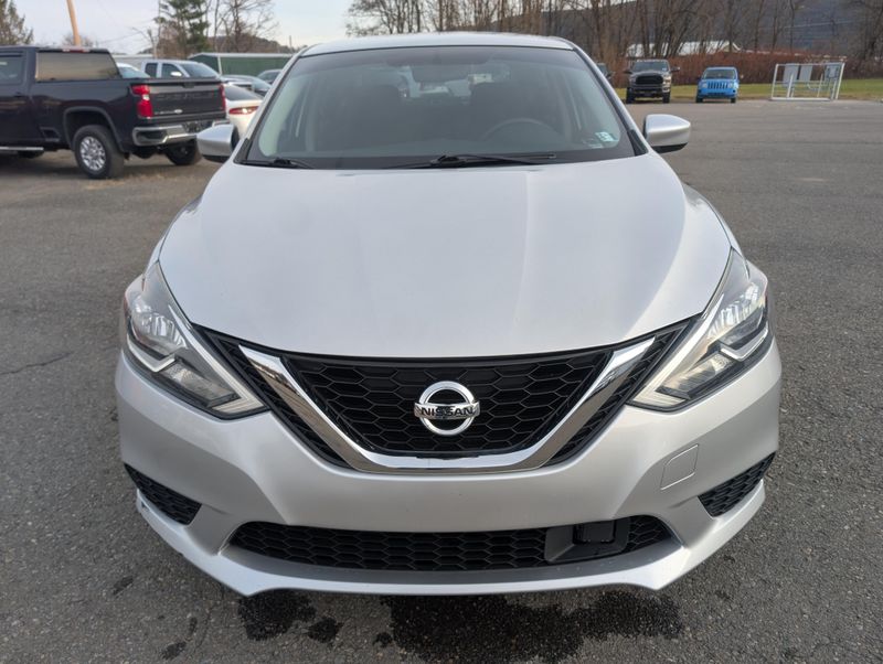 2018 Nissan Sentra SV photo 2