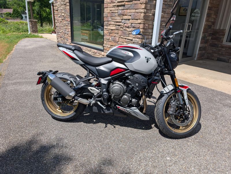 New 2026 Triumph Trident 800 Image 4