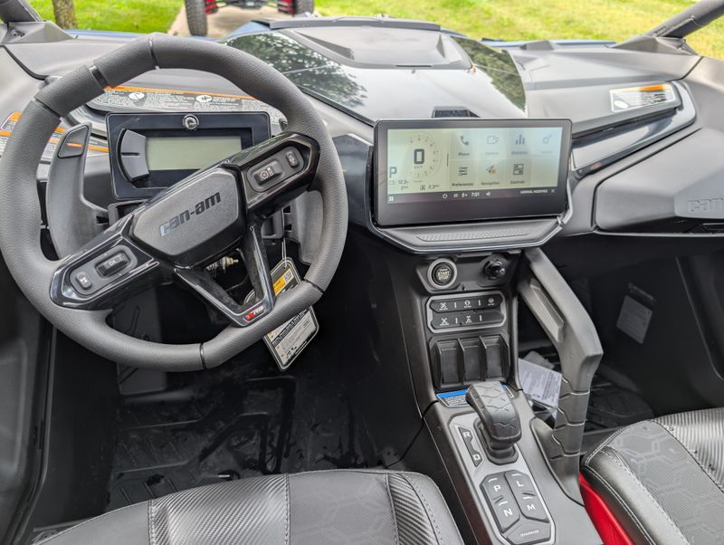 2025 Can-Am Maverick R MAX X rsImage 2