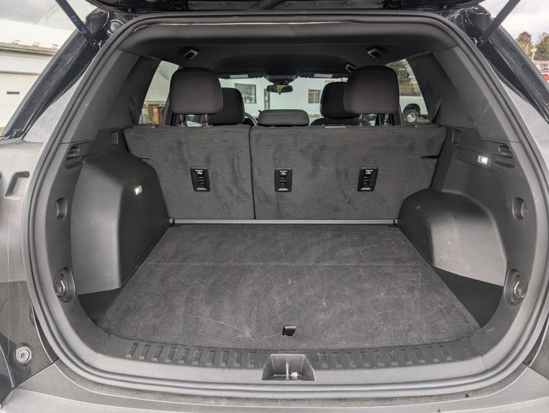Used 2025 GMC Terrain Elevation