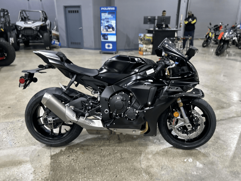 New 2025 Yamaha YZF-R1 Image 1