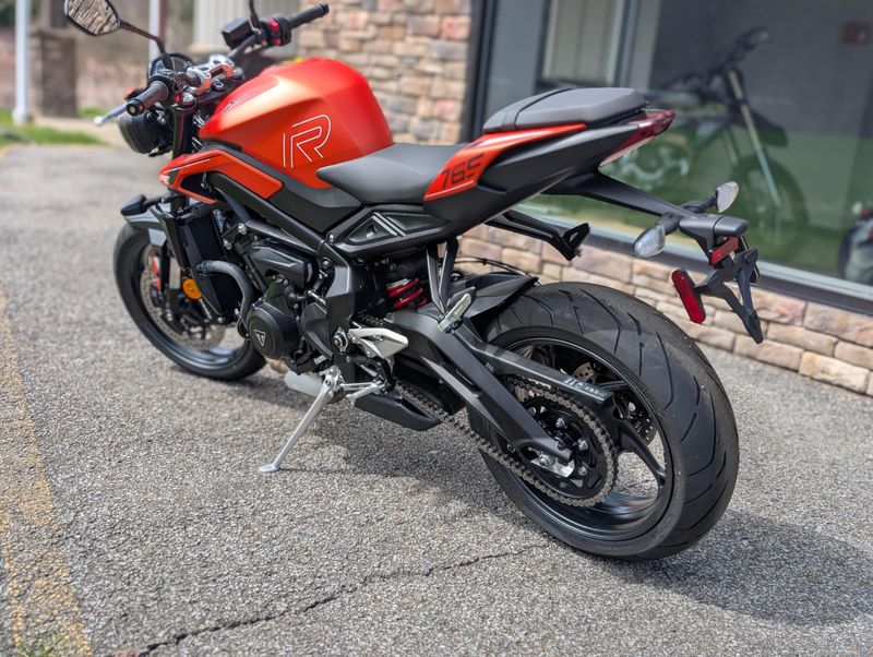 New 2025 Triumph Street Triple 765 R Image 2