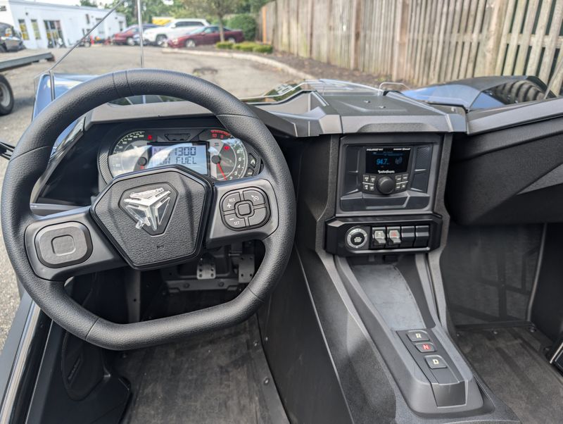 2024 Polaris SLINGSHOT S TECH AUTODRIVEImage 3