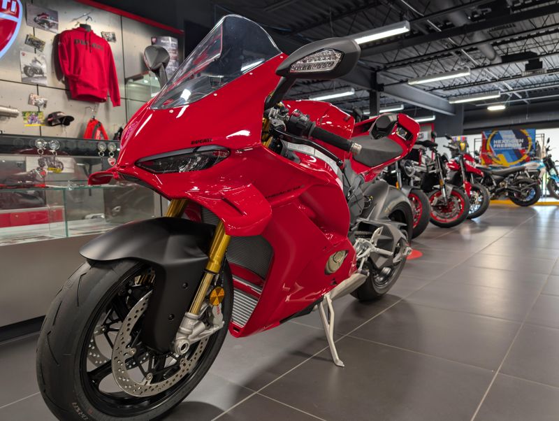 2025 Ducati PANIGALE V4 SImage 4