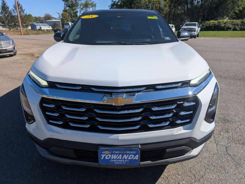 2025 Chevrolet Equinox LT photo 2