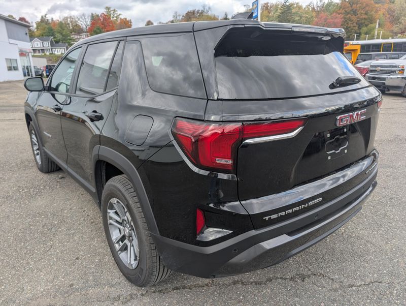 Used 2025 GMC Terrain Elevation