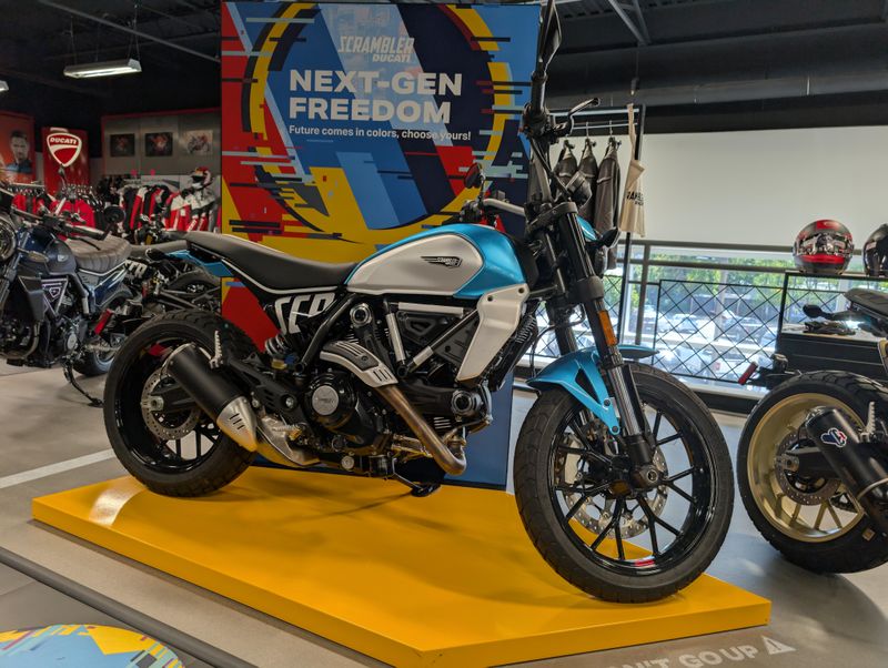 2024 Ducati SCRAMBLER ICON  in a RED exterior color. Cross Country Cycle 201-288-0900 crosscountrycycle.net 