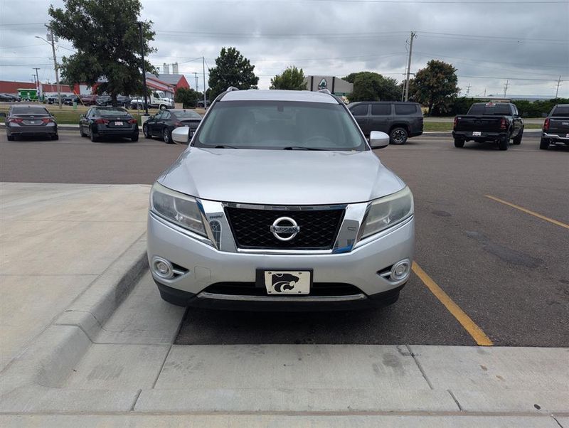 2013 Nissan Pathfinder SV photo 8