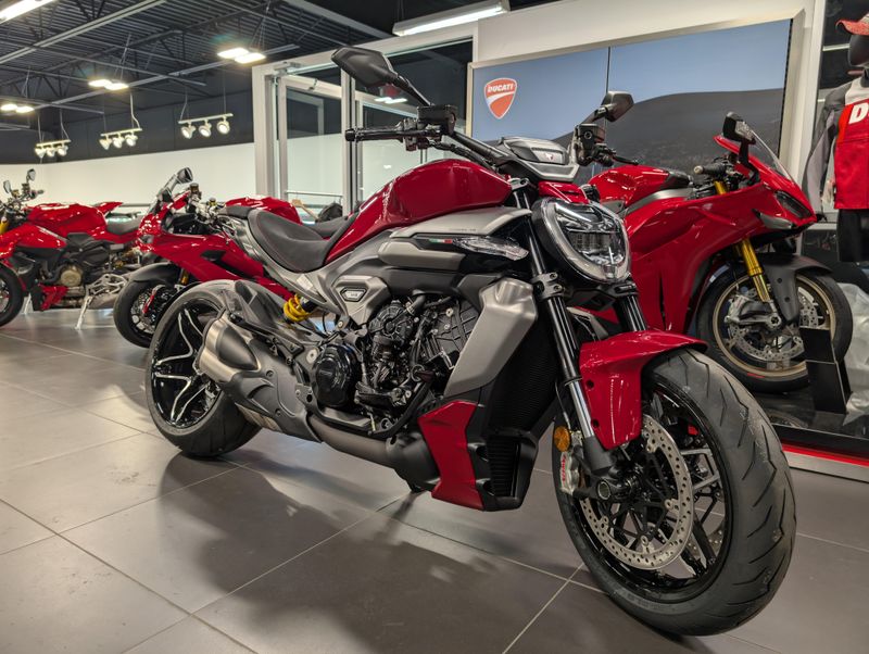 2026 Ducati X DIAVEL V4Image 1