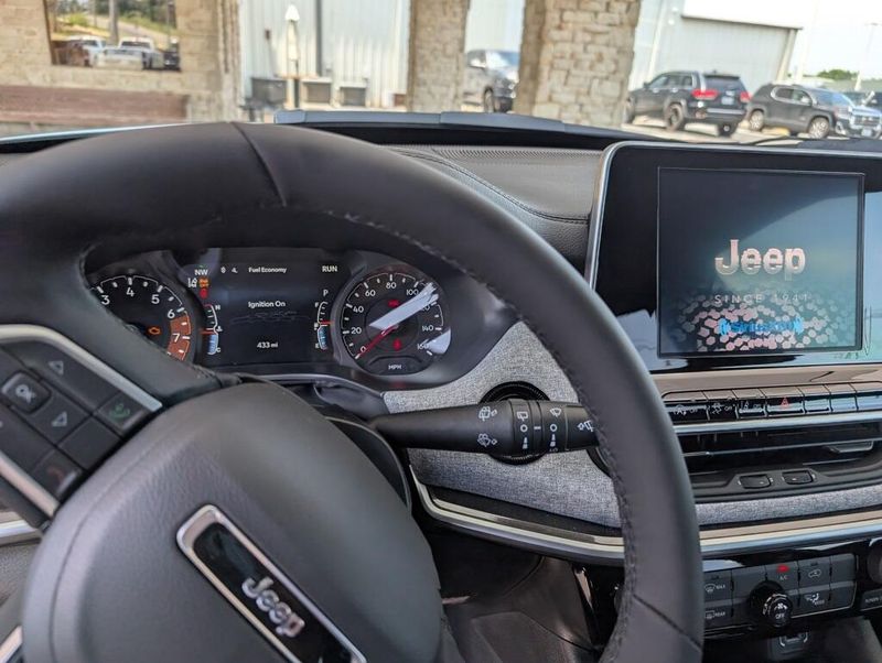 2025 Jeep Compass Latitude 4x4Image 10