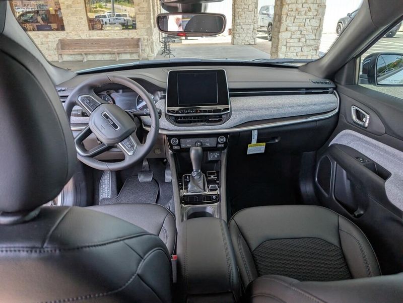 2025 Jeep Compass Latitude 4x4Image 9