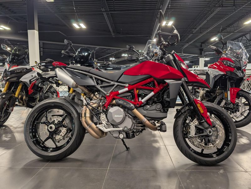 2025 Ducati HYPERMOTARD 950Image 1