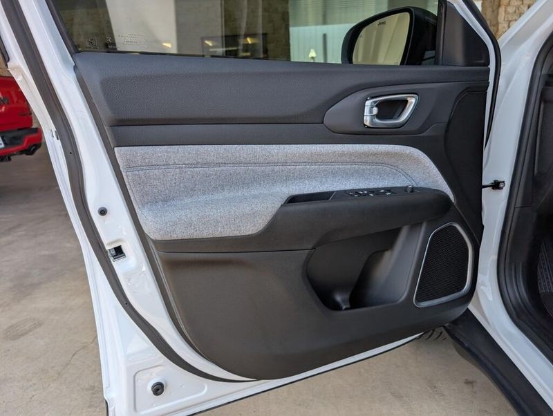 2025 Jeep Compass Latitude 4x4Image 7